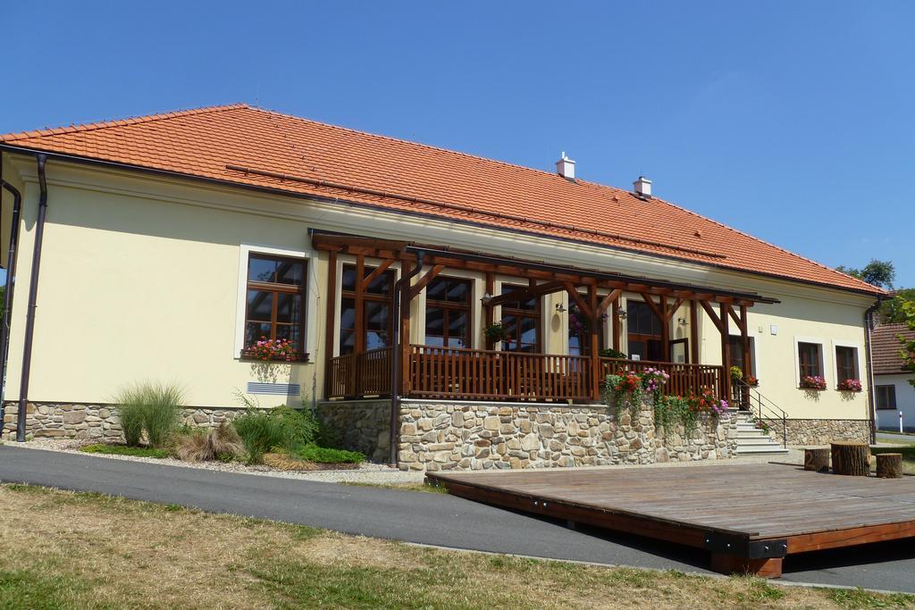 Penzion U Rudolfu Vlasenice Bagian luar foto